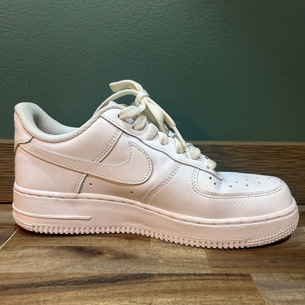 Nike Air Force 1 Low White Sneakers Women’s 7.5